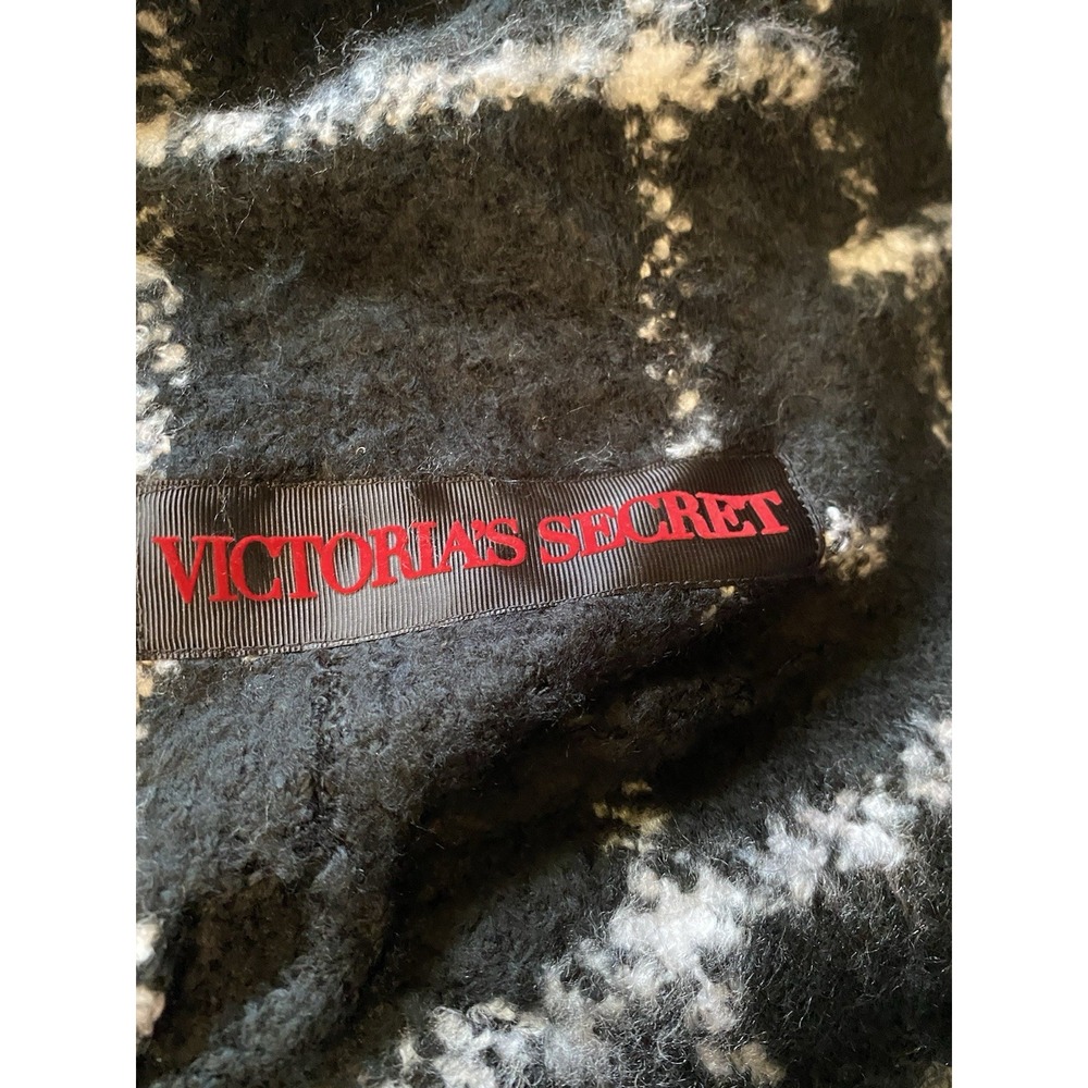 Victoria's Secret Winter Angel Scarf black logo/striped Fringes